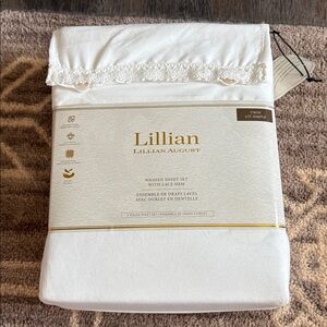NWT Lillian August Lace Hem Washed Sheet Set